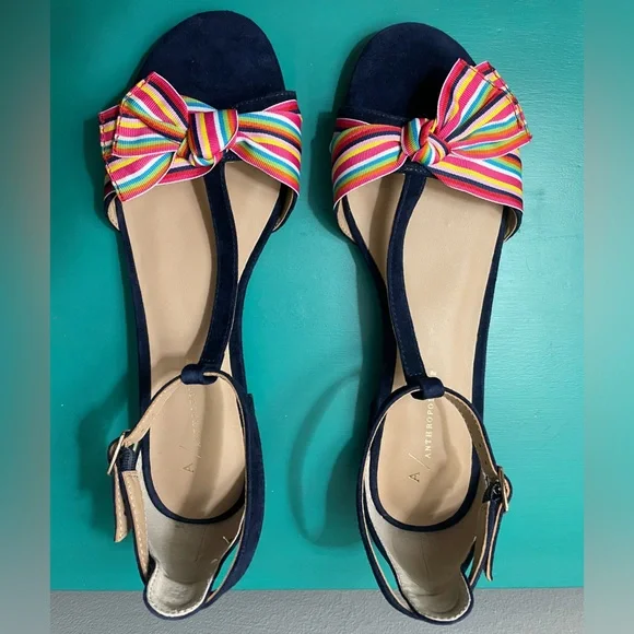 NWOT - ANTHROPOLOGIE “Elenore” Navy Blue Suede T-Strap Sandals with Bows / Sz 9 - Picture 2 of 12